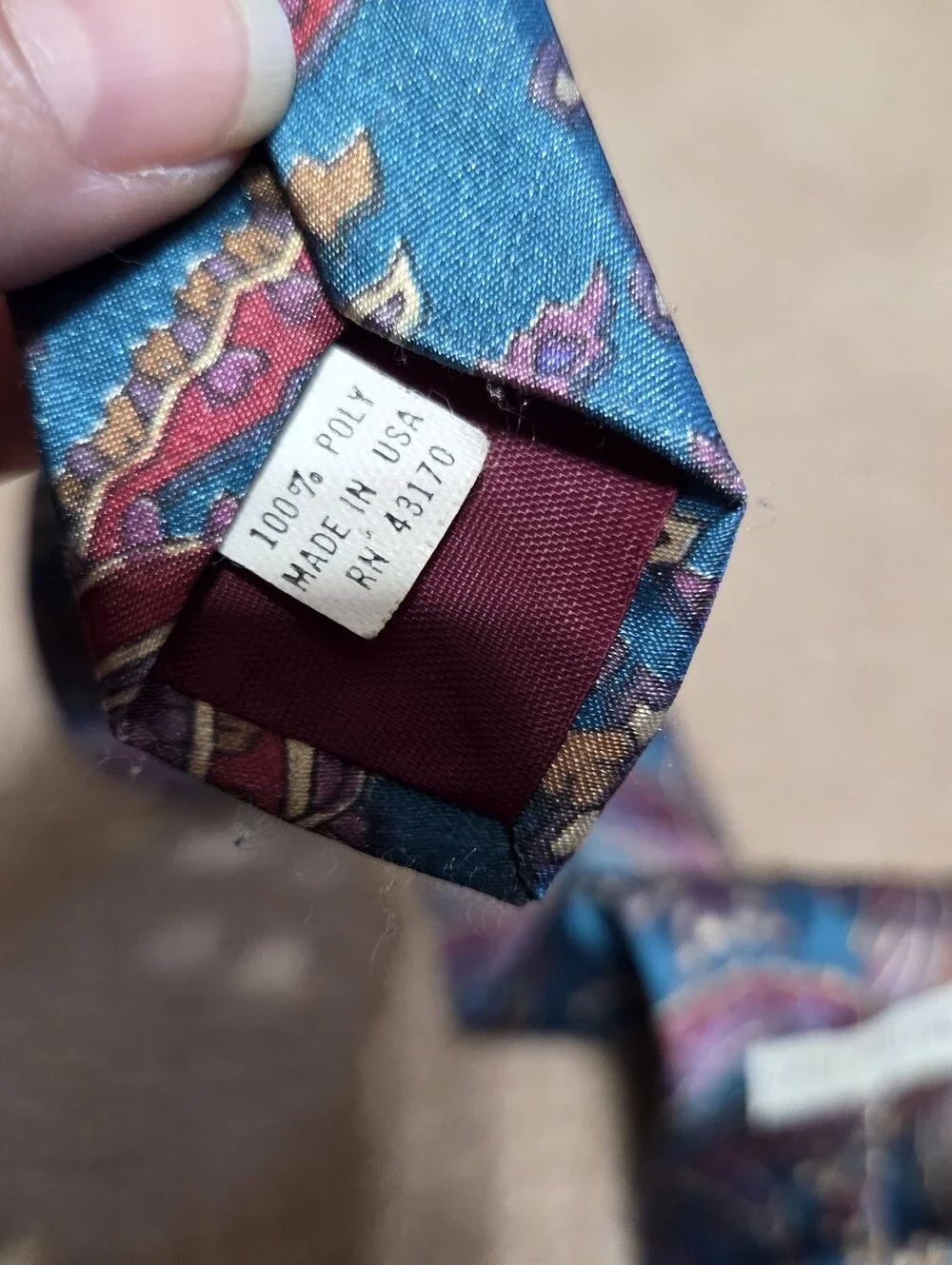 Vintage Van Heusen Floral Colorful Poly Mens Tie 58in Long 4in Width Classic